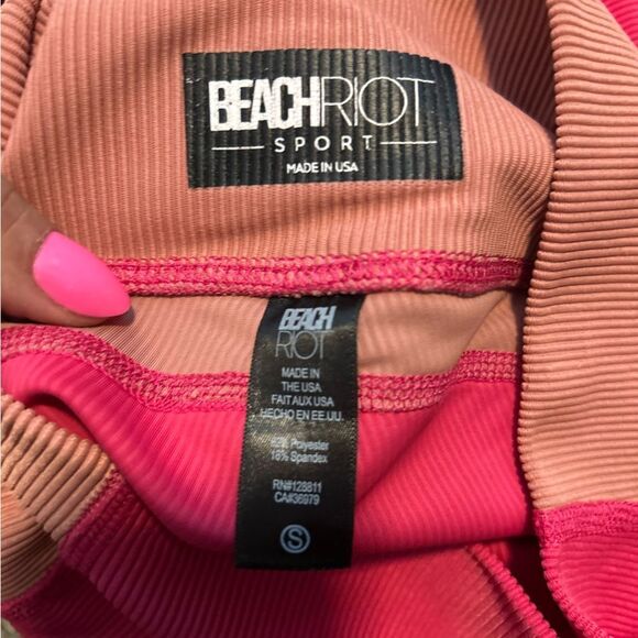 Beach Riot Colorblock Legging in Rouge
Color Block S NWOT - Picture 4 of 4